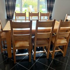 Table & chairs and wall unit