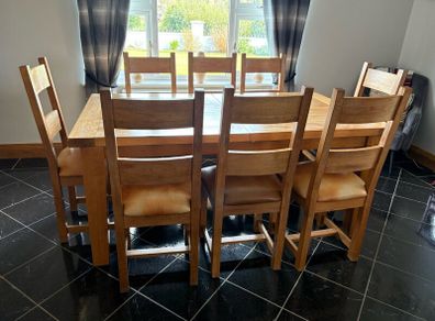 Table & chairs and wall unit
