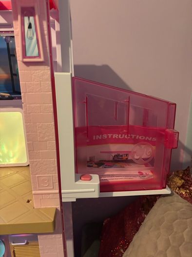 Barbie dream house like new + extras