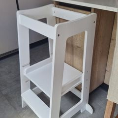 Kitchen helper tower