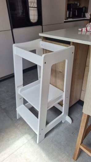 Kitchen helper tower