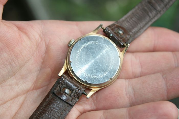 Vintage Mechanical Hand-Winding Wristwatche (works well)