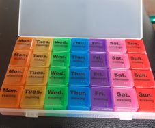 7 Day morning noon afternoon and evening pill organizer 28 dialy comartment pill organiser case perfect for travel  15 euro