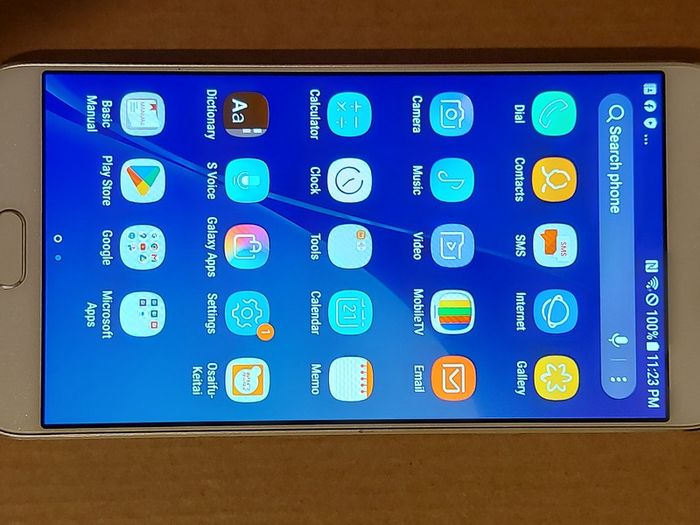 Samsung Galaxy A8, Model SCV32, 32GB HDD, 2GB Ram, excellent condition and working great