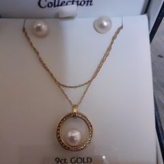 Gold and pearl set of earrings and necklace and pendant set