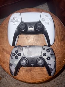 PS5 Dualsense Controllers