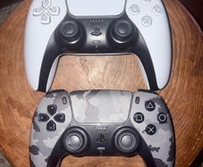 PS5 Dualsense Controllers