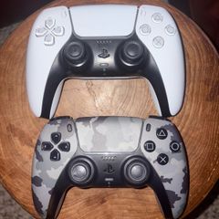 PS5 Dualsense Controllers