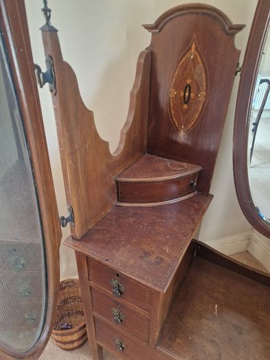 3 mirror dresser/vanity unit