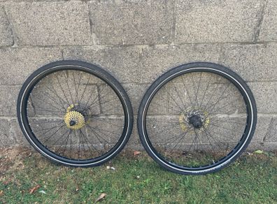 28" touring bike wheel set (8speed)