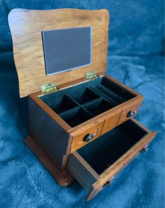 Vintage Wooden  Trinket / Jewelry Box