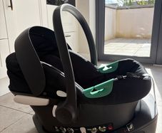 Car seat Cybex Aton B2 & Base One (iSize Infant Carrier & Base) - Volcano Black
