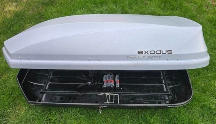 Car roof box 470L and roof bars (rental)