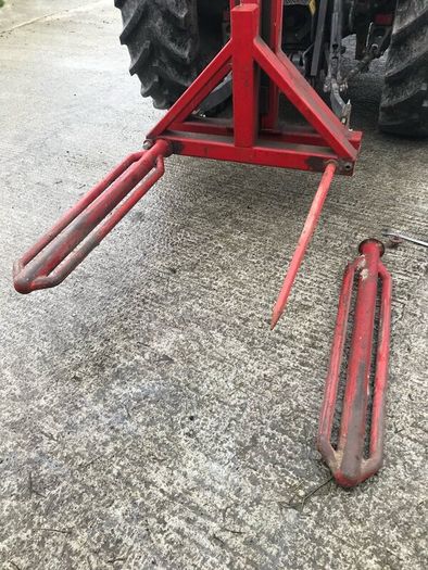 Bale stacker
