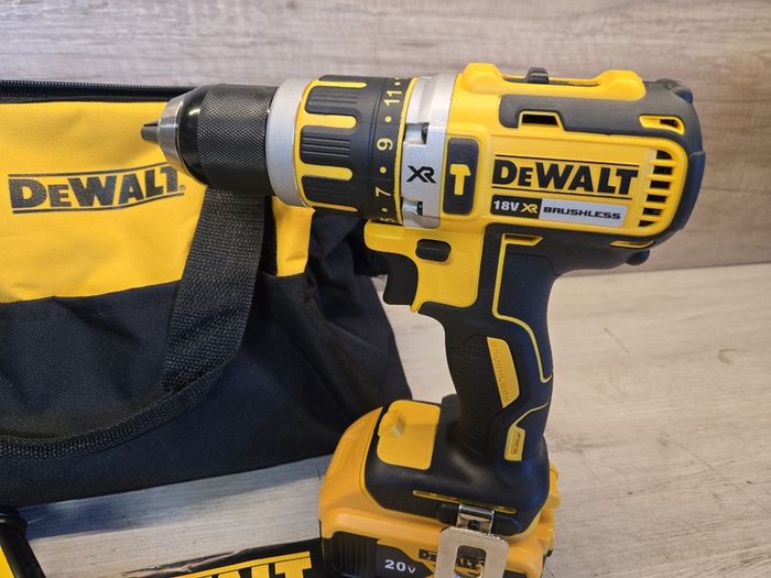 DEWALT DCD795 XR Brushless Combi Drill + Battery charger and Bag