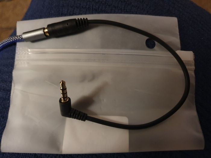 DJ cable adapter for recording mixes or digitising vinyl records on your phone