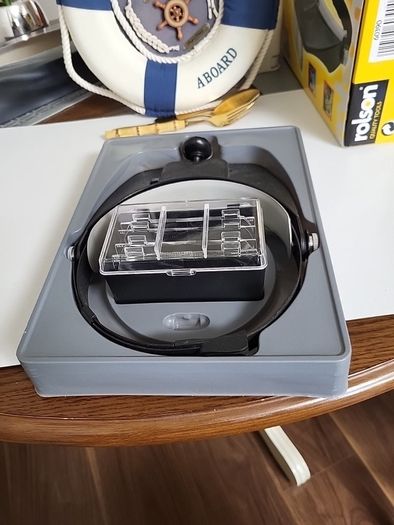 Magnifying visor