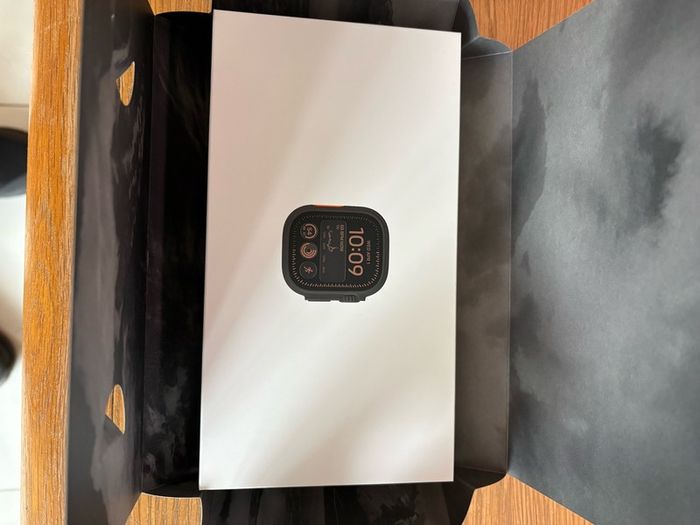 Apple Watch Ultra 4 GPS + Cellular 49mm Black Case Burgundy Trail Loop M/L