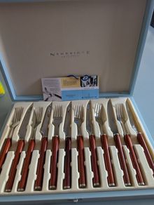 Newbridge Home 12-Piece Steak Knife & Fork Set. Unused / Boxed