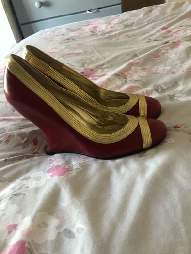 Ladies stunning Amanda smith wedges size 3