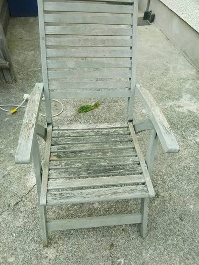 garden table and chairs