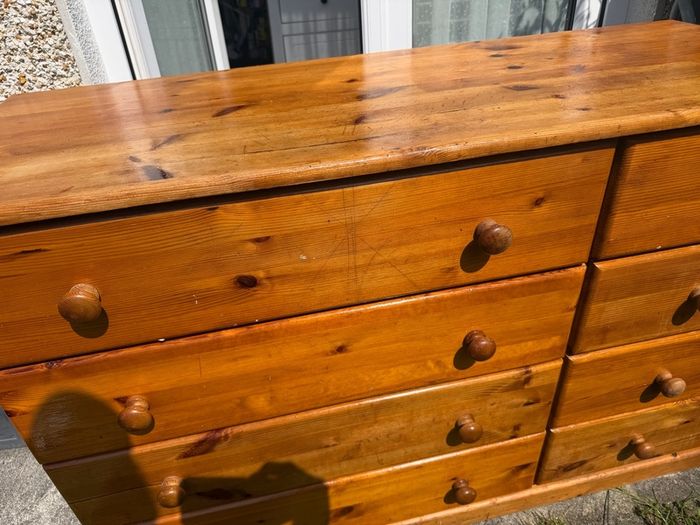 chest of drawers
