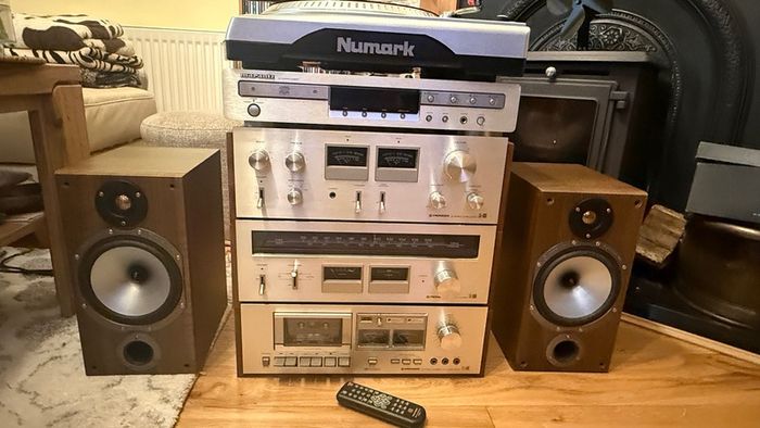 audio vintage set with speakers