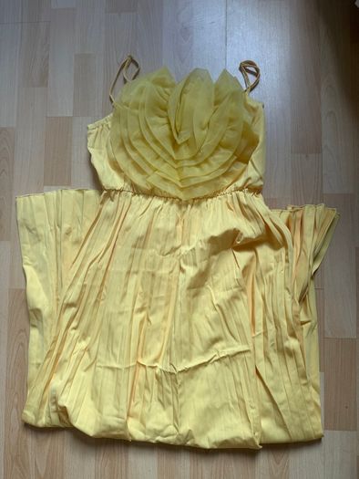 Yellow dress
