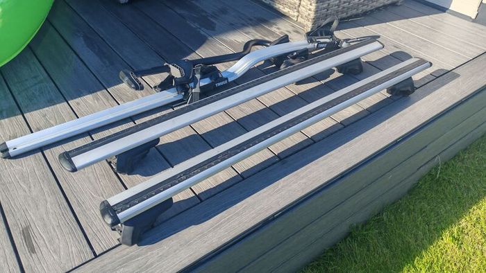 Thule wingbars and 2 bike carrier