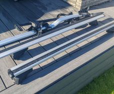 Thule wingbars and 2 bike carrier