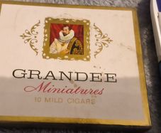 TOBACCIANA COLLECTABLE grandee miniature cigars