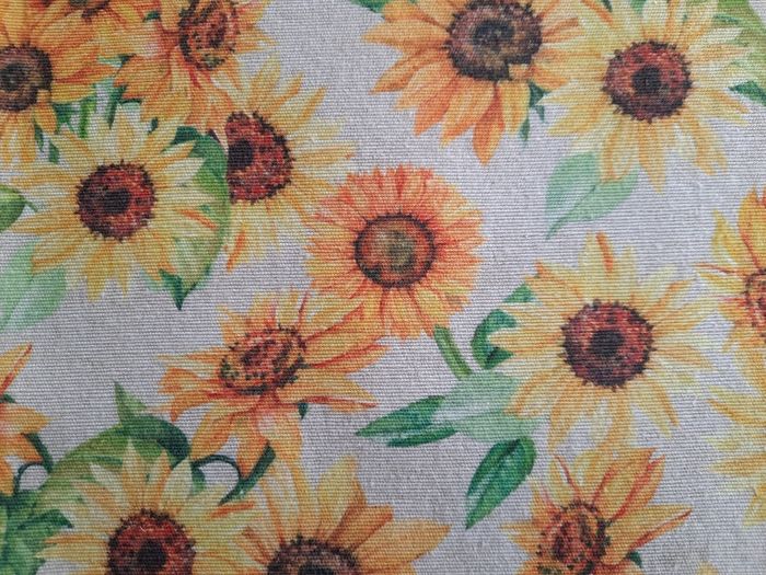 Set of 6 placemats. Matching table runner or cushions  avaliable. Handmade.