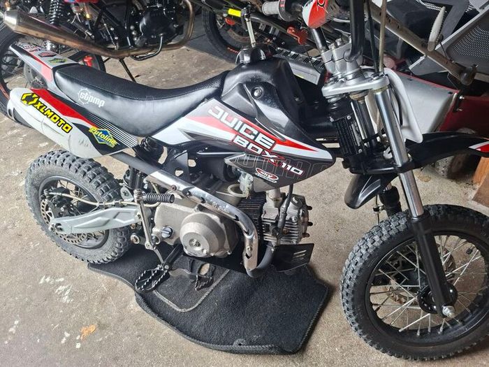 Stomp 110cc Dirtbike / Pitbike