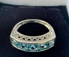 9ct White gold ring with 5 stones Aquamarine