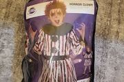 Halloween costume horror clown