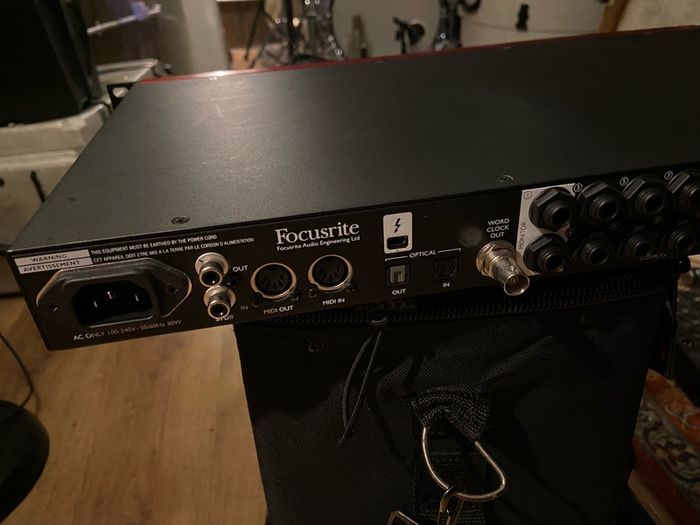 Focusrite Clarett 8Pre Thunderbolt with case