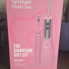 Spotlight Oral Care Signature Gift Set