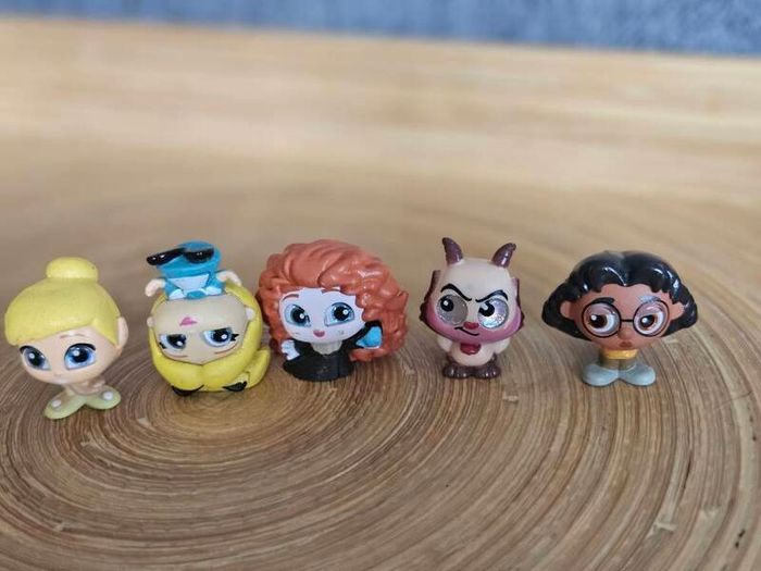 Small toys collectibles Doorables