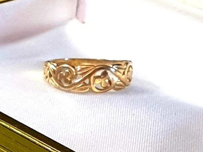 Vintage Hallmarked 9ct Gold 'Clover' Wedding Band