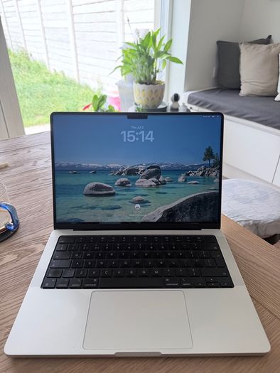 Macbook Pro - M3 Pro Chip - 18GB Ram - 512GB SSD