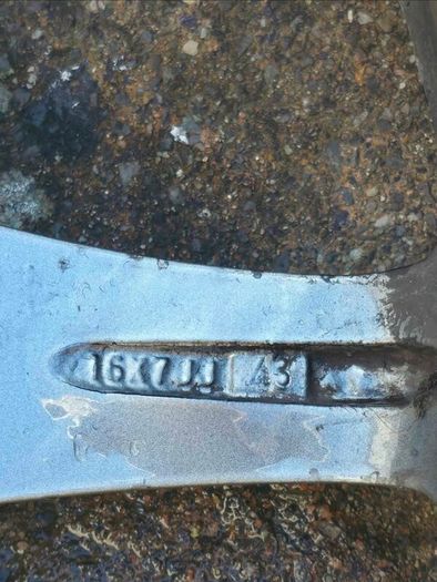 Buddy Club P1 16x7J ET43 5x100 New tyres 205/55