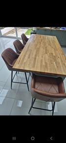 4 new bar stools