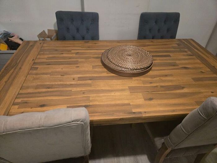 Solid oak Table with 4 chairs