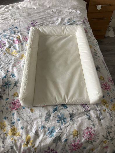 IKEA baby change mat with 4 covers
