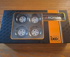 Ronal Ford/vw/bmw/porsche Alloys With Stand - For 1/18 - New In Box