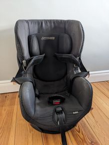 Maxi-Cosi Axiss Swiveling Toddler Car Seat