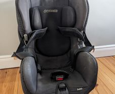 Maxi-Cosi Axiss Swiveling Toddler Car Seat