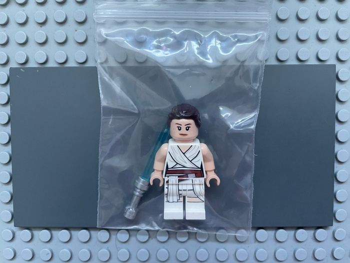 lego star wars sw1054 Rey minifigure- White Tied Robe