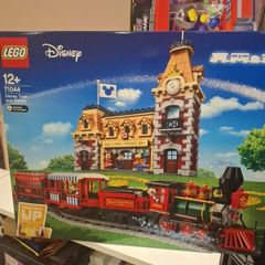 Lego Disnet Train and Station 71044