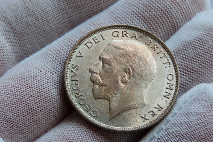 1923 George V Half Crown Unc Lustrously Toned